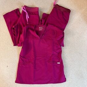 FIGS SCRUB SET DARK MAGENTA